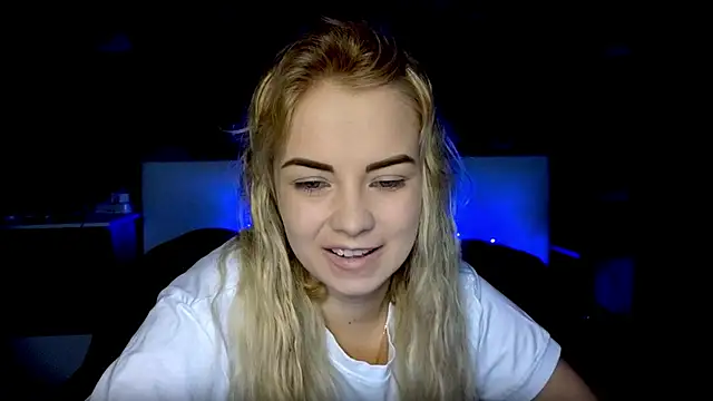 StephanieSweety online show from November 7, 8:31 am