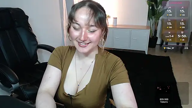 Crystal-dreamt online show from May 8, 2:09 pm
