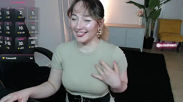 Crystal-dreamt online show from May 19, 2:02 pm