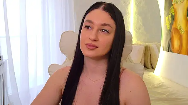 moniqque online show from March 26, 12:40 pm