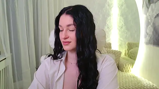 moniqque online show from May 8, 4:49 am