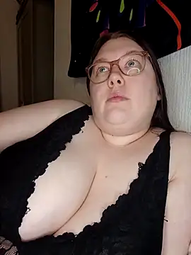 Sexycurvyemilyy online show from March 1, 11:15 pm