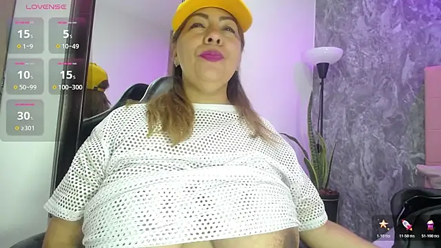 victoria  milf  online show from November 12, 9:13 pm