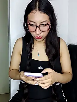 Snapshot of Umaru_uwu chatting on October 24, 1:56 am Umaru uwu online show from October 24, 1:56 am