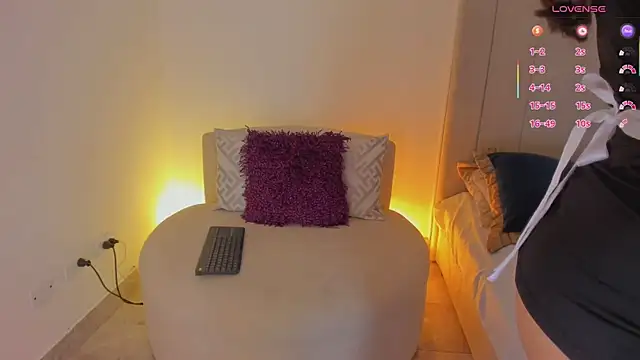 luisah  online show from May 9, 8:55 pm