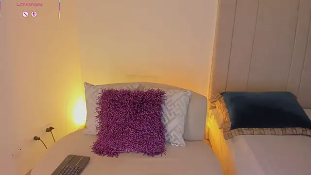 luisah  online show from May 24, 9:03 pm
