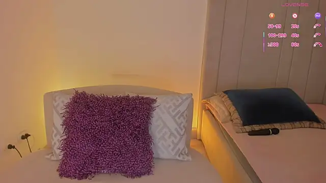 luisah  online show from May 17, 9:03 pm
