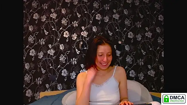 Sophi Cute online show from May 18, 12:00 pm