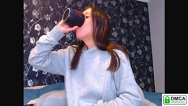 Sophi Cute online show from April 3, 11:30 am