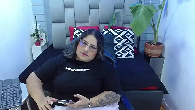 evelin zaens online show from May 7, 5:12 am