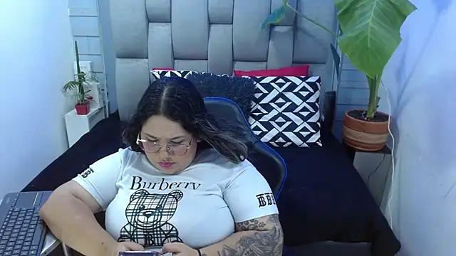 evelin zaens online show from May 6, 5:11 am