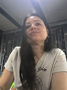 KikiXRed online show from May 25, 1:43 pm
