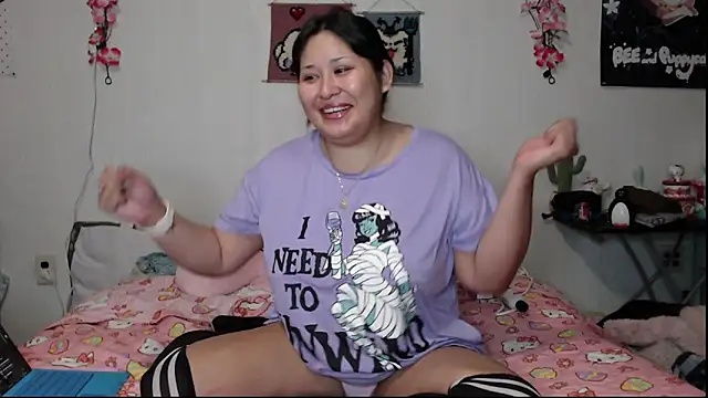 Cupcakecutie449 online show from May 11, 4:25 am