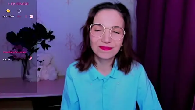 KindHazelHere  online show from May 26, 10:31 pm
