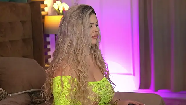 SophieBoobsX online show from May 7, 6:17 am