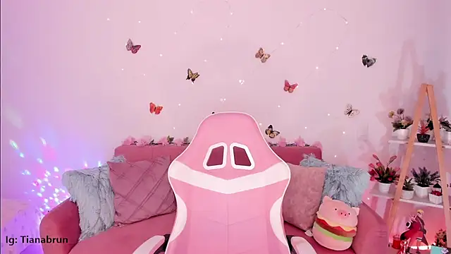 Zara uwu  online show from September 20, 12:36 pm