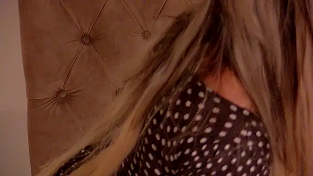 Denisse Perry online show from February 12, 11:50 pm