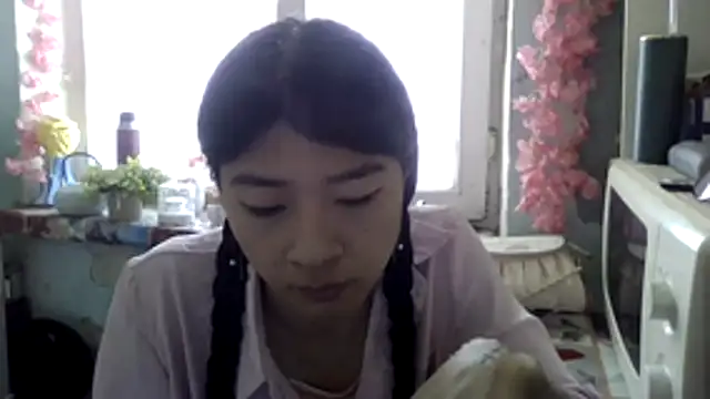 CarlyJoy online show from April 6, 9:43 am