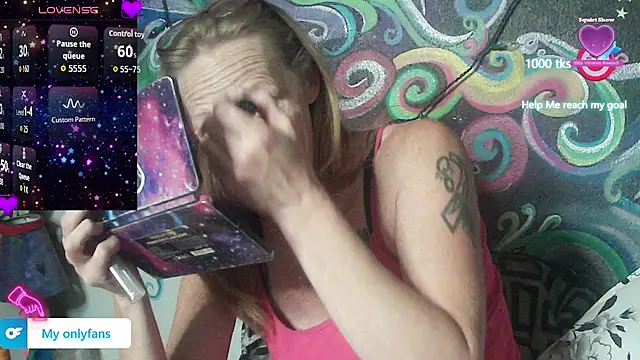 Snapshot of 4EyedSluttyGinger chatting on October 13, 9:28 pm 4EyedSluttyGinger online show from October 13, 9:28 pm
