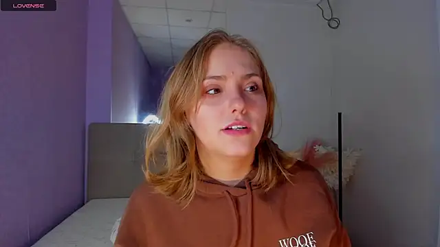 Snapshot of DellaRowe chatting on September 25, 12:37 pm DellaRowe online show from September 25, 12:37 pm