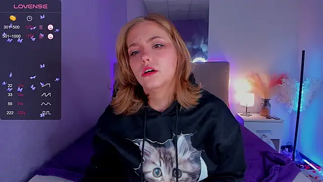 Snapshot of DellaRowe chatting on September 29, 5:34 am DellaRowe online show from September 29, 5:34 am