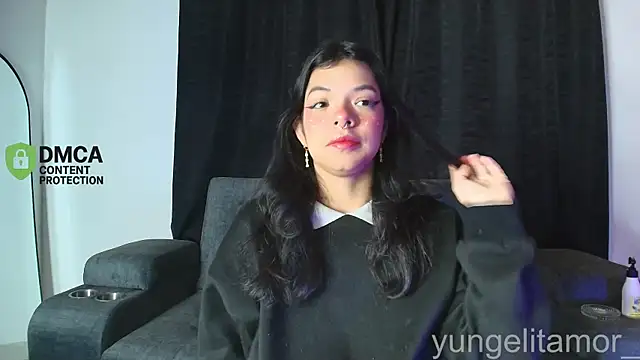 yungelitamor  online show from November 21, 5:31 am