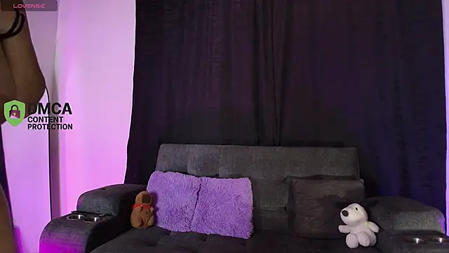 yungelitamor  online show from May 3, 5:22 am