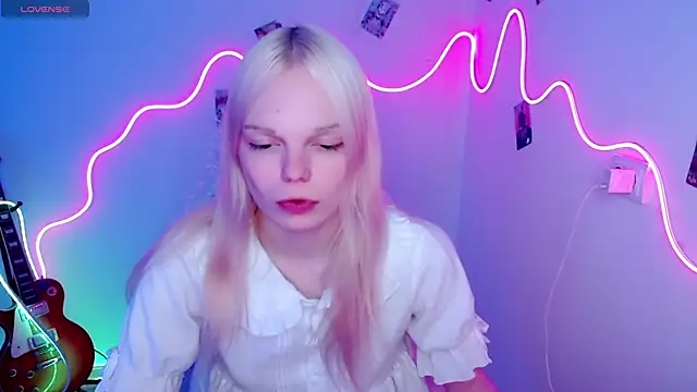 Emily Nyaffee online show from October 16, 10:56 pm