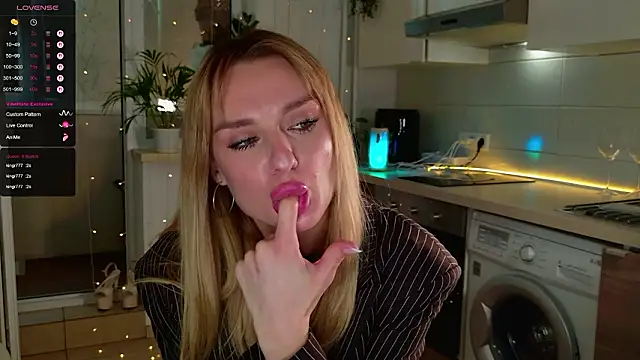 MissLovex online show from March 6, 8:31 am