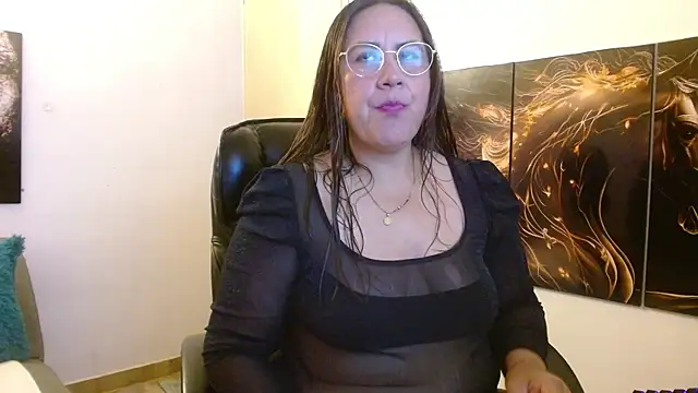 amalia brunette online show from April 8, 7:10 am