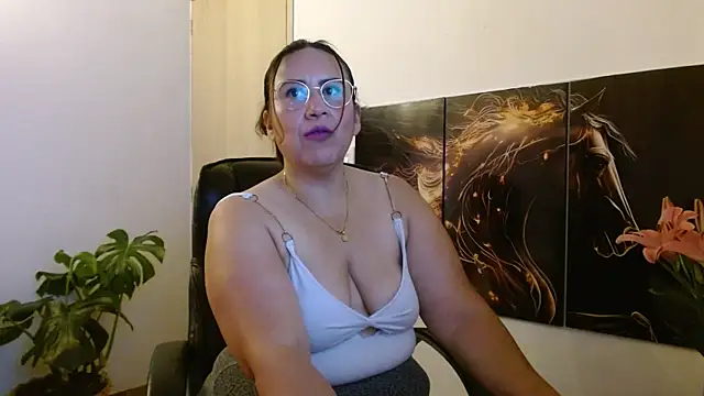 amalia brunette online show from May 4, 10:13 pm