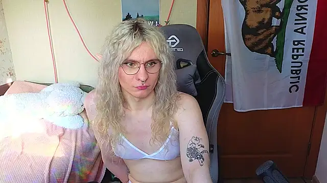 Lori Myaf online show from May 20, 2:25 pm