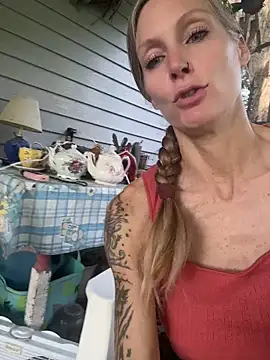 ItsDanniG online show from July 1, 1:10 pm