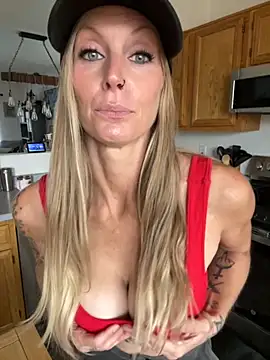 ItsDanniG online show from October 9, 5:39 pm