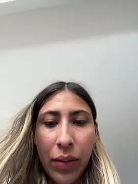 Ameellie online show from May 5, 3:04 pm