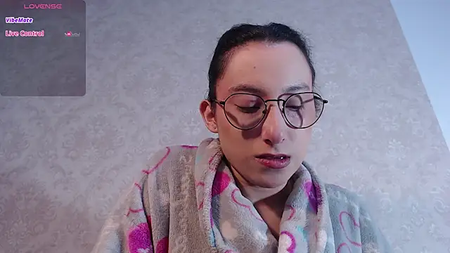 little  amy  online show from November 6, 10:04 pm