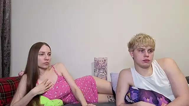 Emily and Ilumi online show from March 18, 4:45 pm