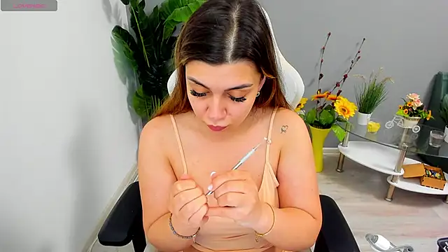 EveEvian online show from May 17, 10:36 am