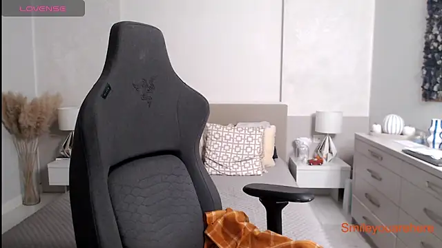 Smileyouarehere online show from October 21, 2:15 am