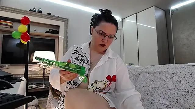 ILoveToFeelU online show from May 19, 2:02 pm