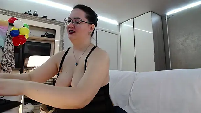 ILoveToFeelU online show from May 5, 1:52 am