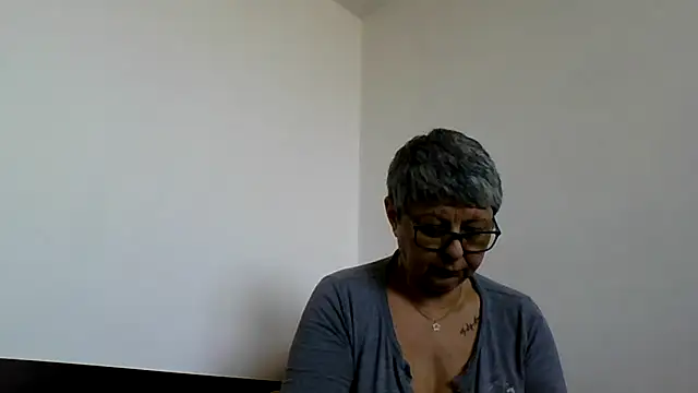 roseblak42 online show from March 17, 12:09 pm