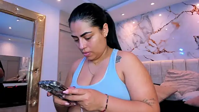 kiana cream online show from May 23, 12:47 pm
