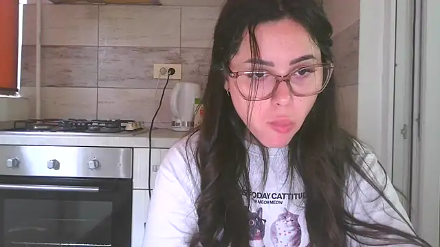 LovelyJulliette online show from May 17, 3:22 pm