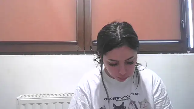LovelyJulliette online show from May 4, 4:22 pm