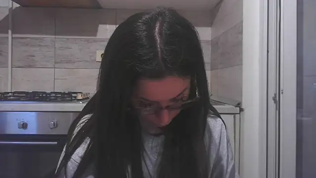 LovelyJulliette online show from May 10, 5:04 pm