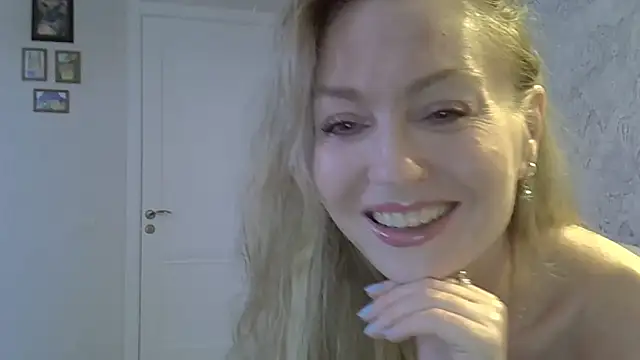 ZarinaSwift online show from May 8, 5:32 am