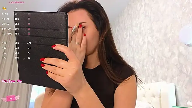 LaraSkinny online show from May 8, 11:24 am