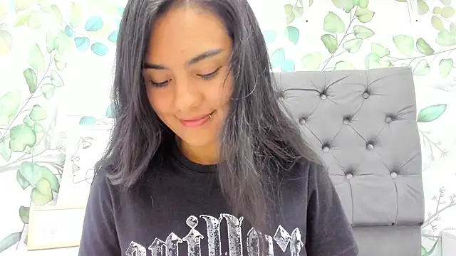 atilanadiaz7 online show from October 14, 5:15 pm