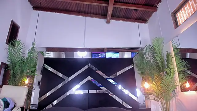 emily-fox online show from October 30, 1:23 pm